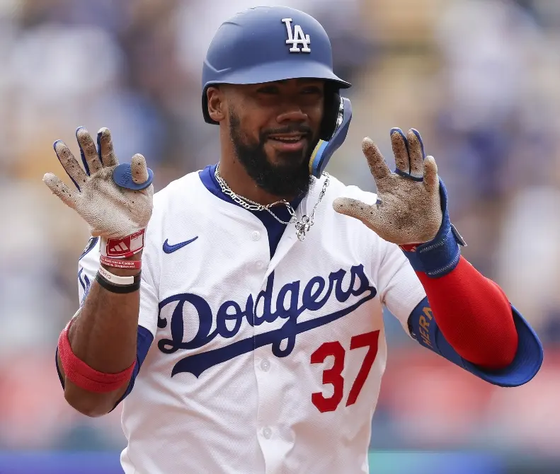Teóscar Hernández se carga a Dodgers