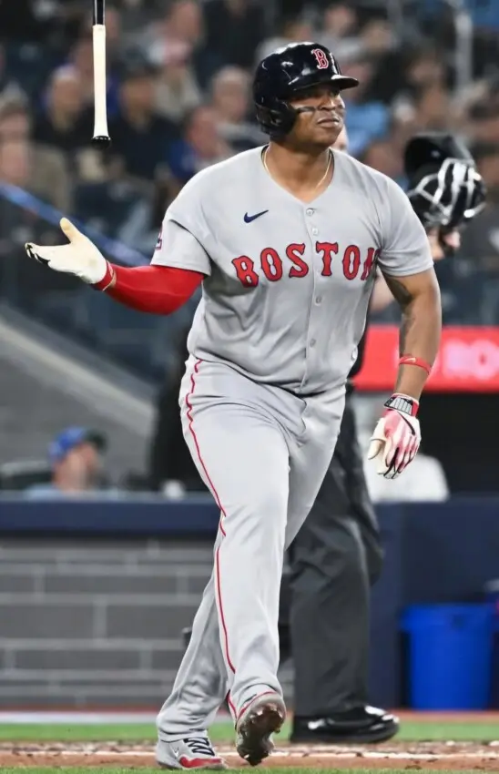 Rafael Devers en fuego cruzado con Boston