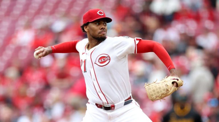 Hunter Greene a la lista de lesionados de Rojos por una distensión