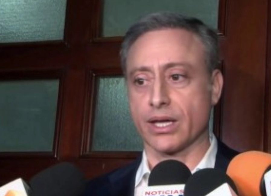 Levantan prisión domiciliaria y retiran grillete a exprocurador