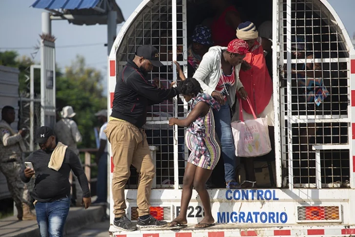 Vidas de haitianos, en peligro en República Dominicana ‘por miedo a ir al hospital’, dice ONG