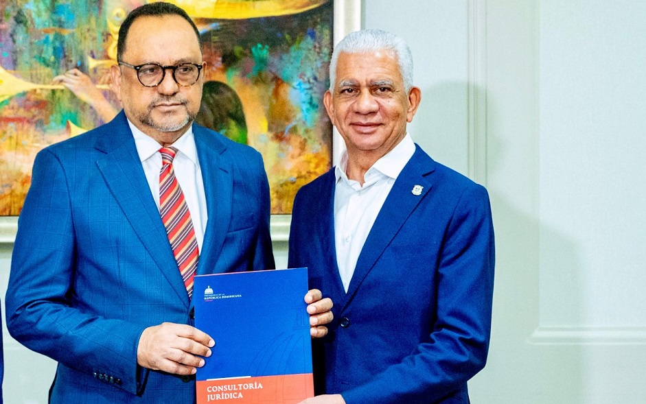 PE deposita en Senado proyecto regularía libertad de expresión RD