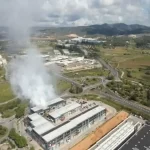 Levantan el confinamiento por la nube tóxica tras incendio en cinco municipios catalanes