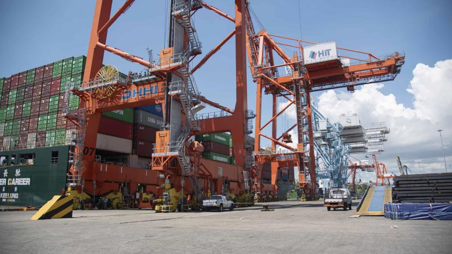 El comercio con Estados Unidos fluctúa con normalidad pese al 10 % de aranceles