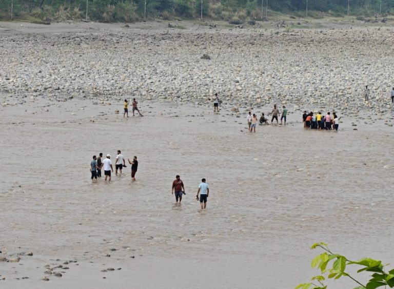 La India corta temporalmente el flujo de agua hacia Pakistán en medio de grave escalada