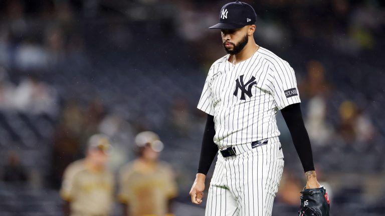 Devin Williams sigue luchando por reencontrarse desde el montículo